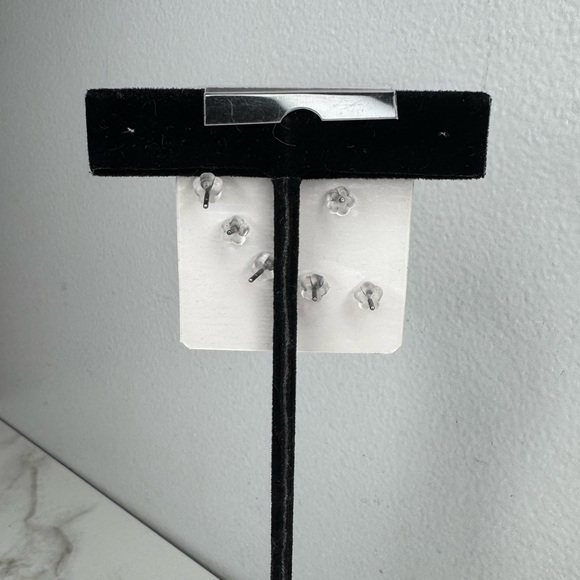 Earring Set - Picture 4 of 4